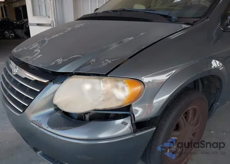 2006 Chrysler Town & Country Touring z USA, uszkodzony, nr VIN 2A4GP54L36R759844